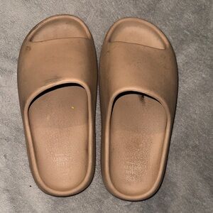 Oasis society foam slides
